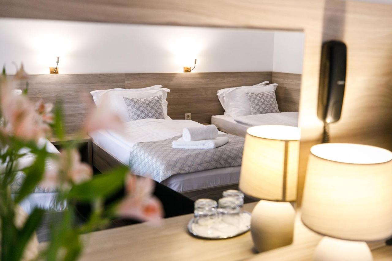 Hotel Antonio Ужгород Екстериор снимка